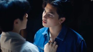 Aku angkat tanganku untuk menunjukkan kelemahanku padamu dan berserah padamu dengan rela