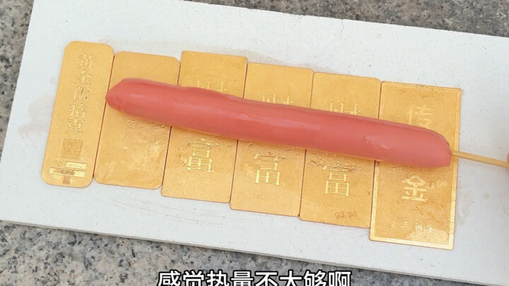 Grilling a ham sausage with gold