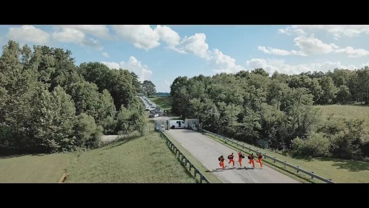 “美丽的公路之旅，欣赏令人惊叹的景色和美丽的大自然。享受旅程，一直观看到最后！❤️”