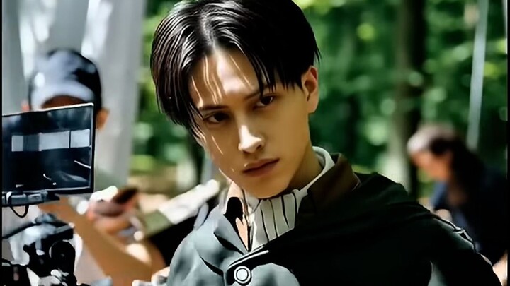 เบื้องหลังการถ่ายทำสดของภาพยนตร์คนแสดงเรื่อง "ผ่าพิภพไททัน" ตอนที่ 28