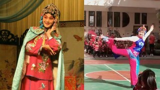 Ibu yang sudah 7 tahun tidak tampil di panggung ini membawakan “senjata bunga” di taman kanak-kanak 