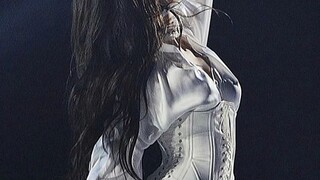 Eithne Zaragoza as a dancer-untouchabla.