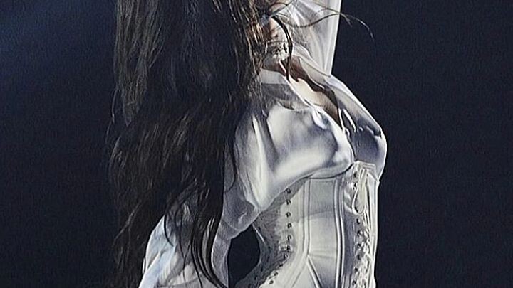 Eithne Zaragoza as a dancer-untouchabla.