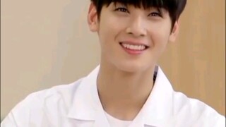 you have a handsome classmate be like #CHAEUNWOO