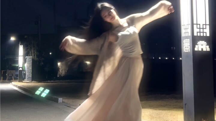 In this chaotic world, I also hope to meet my own ray of light.