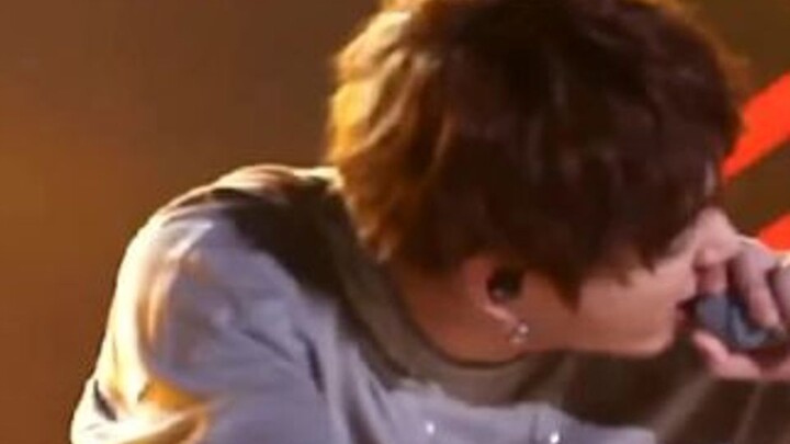 โชว์ดูปนี้โคตรเด็ด ปฏิเสธความใสซื่อแบบหนุ่มๆ ของนักร้องจากประเทศเล็กๆ ไม่ได้จริงๆ