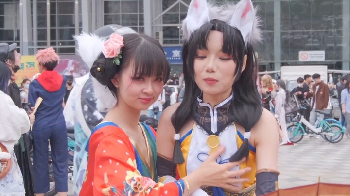 Where are the beautiful women’s hands?? [Chengdu Comic Con]