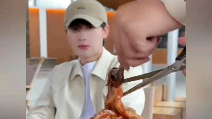 Big Bro: This measly stuff of yours wouldn’t even be enough to string together a single necklace in 