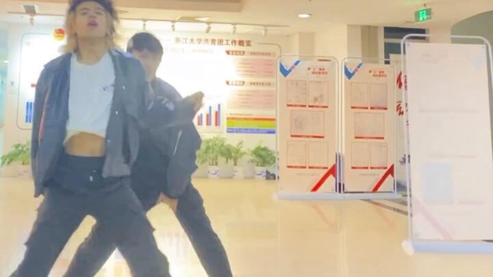[Super sweet duet] [Dancer’s daily life] What is it like for a boy to dance a duet with three boys (