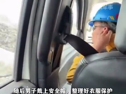 Berani sekali! Seorang pria berkali-kali melempar batu hingga sarang lebah hancur total, lalu dengan