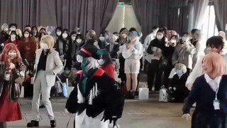 Sebuah cerita tentang saya bercosplay sebagai Aza di vtb only dance disco selama 14 menit dan bertem