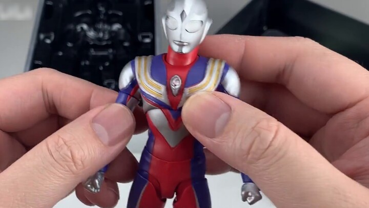 ช่วยเพื่อนซ่อมของเล่น 12 Bandai SHF แกะสลักกระดูกจริง Tiga ฟรี ทำอย่างไรถ้าสีหลุดลอกใกล้จะหลุด? มาดู