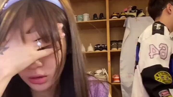 ตอนทะเลาะกันได้ผลสุดๆ อะไรที่มีความหมายเชิงอนุสรณ์ก็ได้หมด ฮ่าฮ่าฮ่าฮ่าฮ่าฮ่า