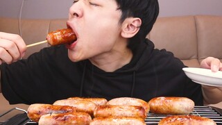 You can actually grill sausages on volcanic rocks like this! They're all bursting with juice and so 