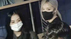 08.03 JISOO&ROSÉ menghadiri pemutaran perdana VIP "Hunt" kemarin