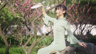 Gadis cheongsam cantik di musim semi ~ jantung musim semi berdesir!