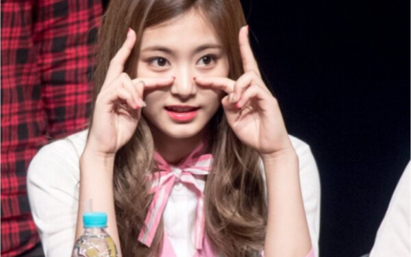 “Chou Tzu-yu–Style Water Drinking”