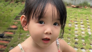 在她眼里我们都是小孩～