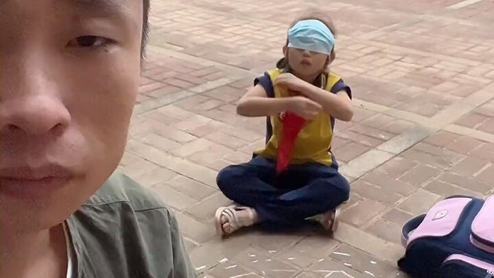 Không muốn đi học thì cứ nói thẳng ra, đâu cần phải gọi cả mưa gió sấm chớp đến làm gì. Tôi muốn hỏi