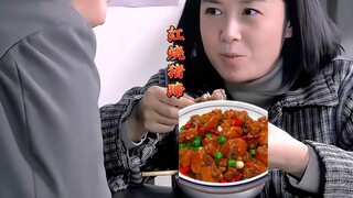 Sister Pang cooked pig trotters for Wenli, who's pregnant—people's warmth and kindness sure have fad