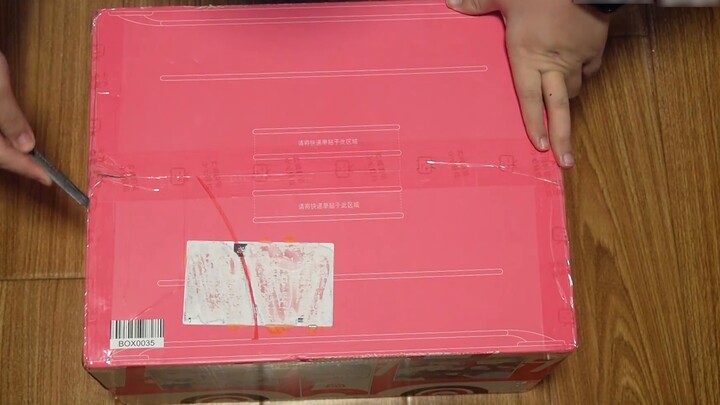 The box is damaged and the heart stops suddenly. I bought 36 boxes of action figures and opened them