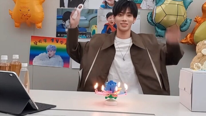 Korean Guy Surrenders to Chinese-Style Candles