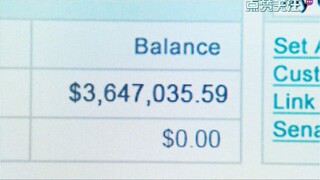 Saat seorang pria menarik uang, tiba-tiba dia menyadari ada tambahan 30 juta dolar AS di kartunya, a