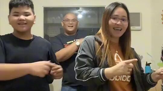 mejo makulit ka lang naman eeh. 😅