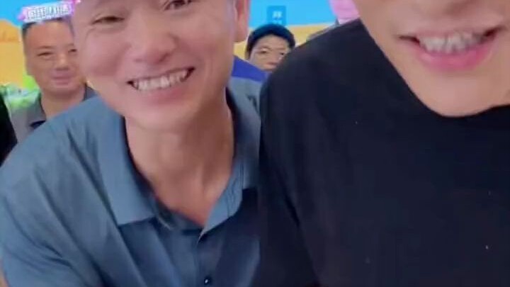 Xiao Yang Ge’s livestream to support farmers—We deeply understand that with great power comes great 