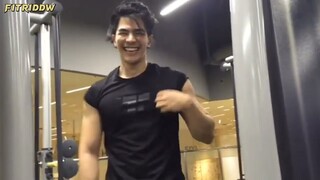 A row of videos of mile phakphum activities exercising the gym 🏋️