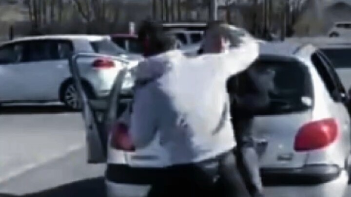 Đường phố Nga: Một chọi nhiều