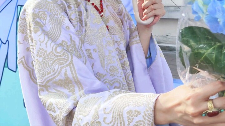 Cô ấy tặng tôi mùa hè bất tận