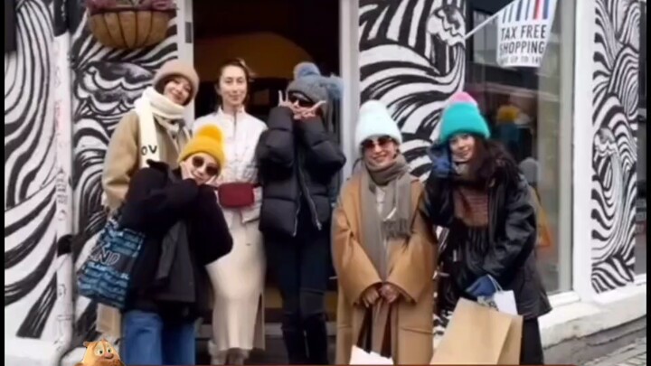 The Icelandic hat shop owner posted about the “Hua Shao” group, and unexpectedly ended up on a super
