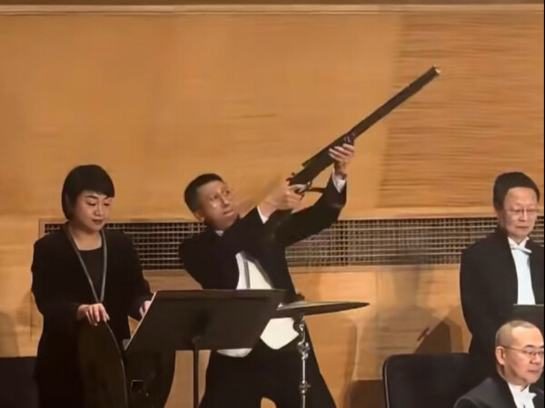 Kenapa simfoni harus pakai senjata?