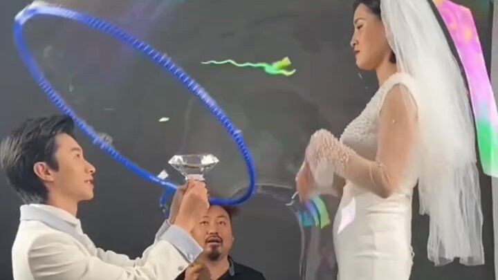 Jika sahabatmu menikah di masa depan, gaun pengantin mana yang akan kamu pilih untuknya?