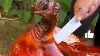 China's Crispy Roasted Suckling Pig is hotly discussed on the Internet, with 25 million views. Netiz