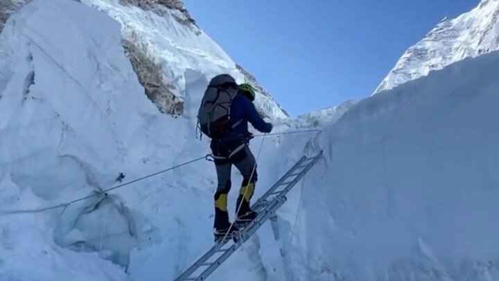 เส้นทางที่อันตรายที่สุดในการปีนยอดเขาเอเวอเรสต์: น้ำแข็งถล่มคุมบู (Khumbu Icefall)