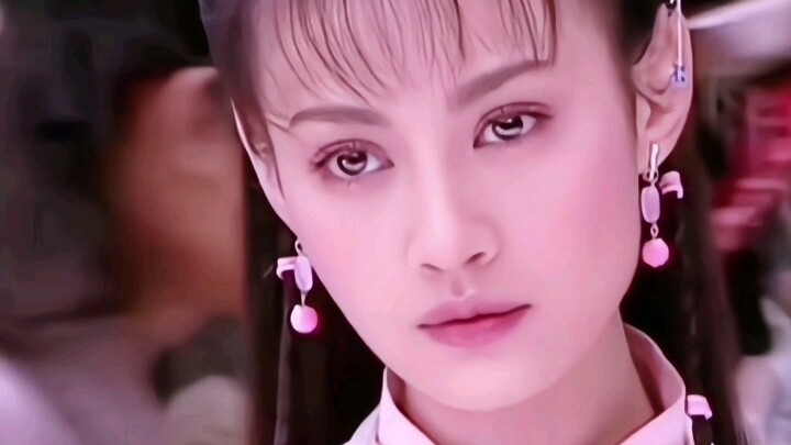 คนหนึ่งคือ Jiang Yuyan ผู้มีผมหน้าม้าตรงและดวงตาที่บริสุทธิ์ไร้เดียงสา อีกคนหนึ่งคือ Xu Yingying ที่