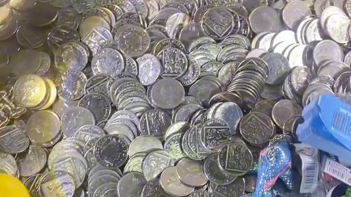 Pushing coins is just that simple and joyful~