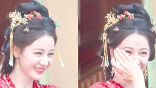 ดูเหมือนว่ารีบาจะได้เห็นช็อตพร็อกซี่ สีหน้าของเธอน่ารักมาก! รีบาคือ "รอยยิ้มที่นำมาซึ่งความงาม" จริง