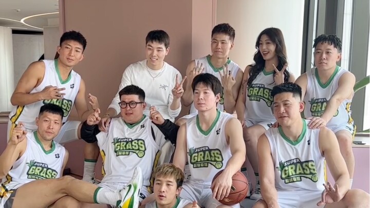 Một nhóm người, cùng một con đường, cùng nhau trưởng thành, tiến bước không ngừng.