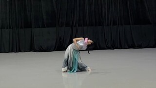 藏族独舞编创《天浴》