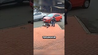 Tak bisa berdiri, tapi inilah yang terjadi‼️