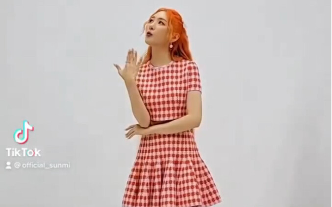 Sunmi, backup dancers, and staff Heart Burn Challenge compilation