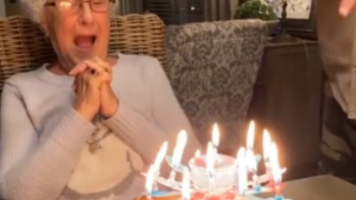 The flowering candle that became a hit overseas 20 years ago