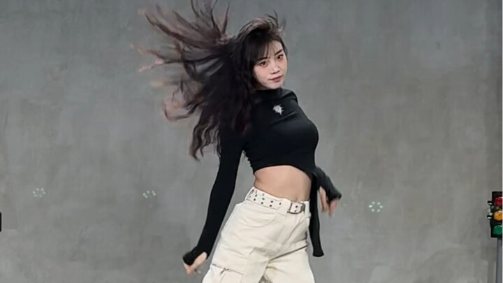 【ติงติง】การเต้นคัฟเวอร์ท่อนฮุกของ itzy - Born to be ขึ้นรถบัสเช้าแล้วนะ