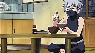 Gai đấu tay đôi với Kakashi và hóa ra Gai là một quả trứng cá!