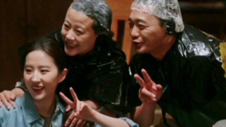 Siapa bilang persahabatan nggak seharu seperti cinta? Aku benar-benar menangis melihat persahabatan 