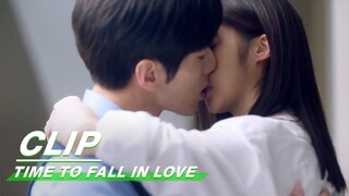 Clip: Yanxi said a girl wear her boyfriend's | Time to Fall in Love EP17 | 终于轮到我恋爱了 | iQIYI