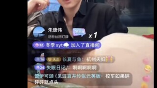 هل اصطدت رجلاً صريحاً عن طريق الأكل خلسة؟ أم التودد إليه؟ السيدة الأولى لعلامة ts تأخذك لتكشف أسرار 